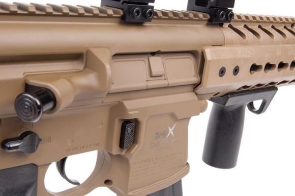 Sig Sauer MCX SCOPED CO2 YİVLİ YARI OTOMATİK HAVALI TÜFEK (PELLET)  & 1-4x24 DÜRBÜN SET - TAN