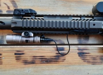 Tactical M300B Mini Scout 400 Lumen 20mm Raylı Tüfek Feneri- Çöl Rengi